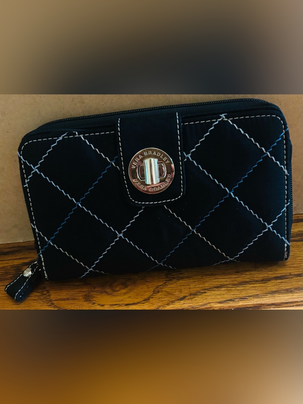 Vera Bradley Turnlock Wallet Highly Functional Classic clutch Blue and White